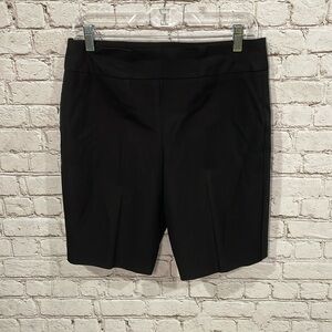 Chico’s So Slimming Pull On Stretch Dress Shorts Black .5 / 6